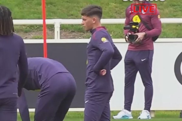 牛来乐 曼联新福登参与英格兰队训练，本赛季或首秀！拉爵对青训寄予厚望